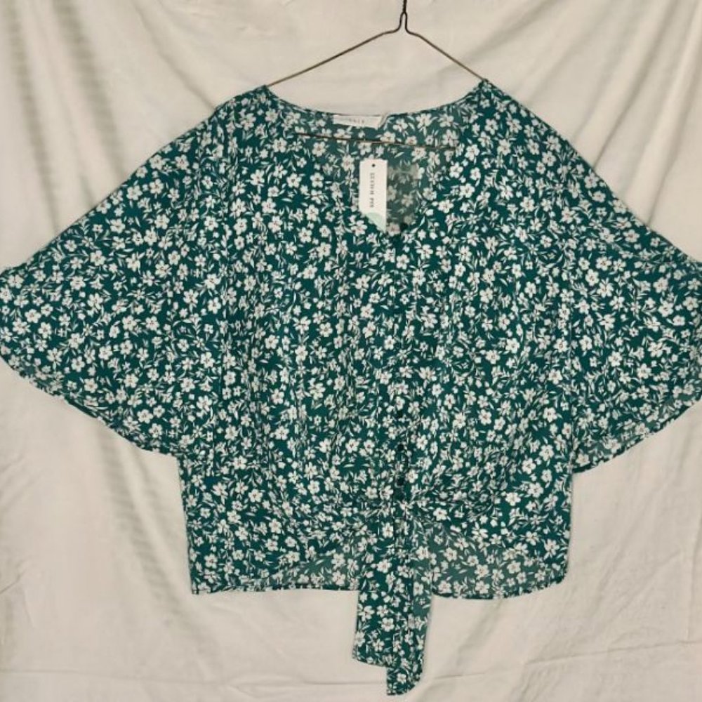 NWT Green Lush Krisantha Tie Front Blouse Women's SIze Medium